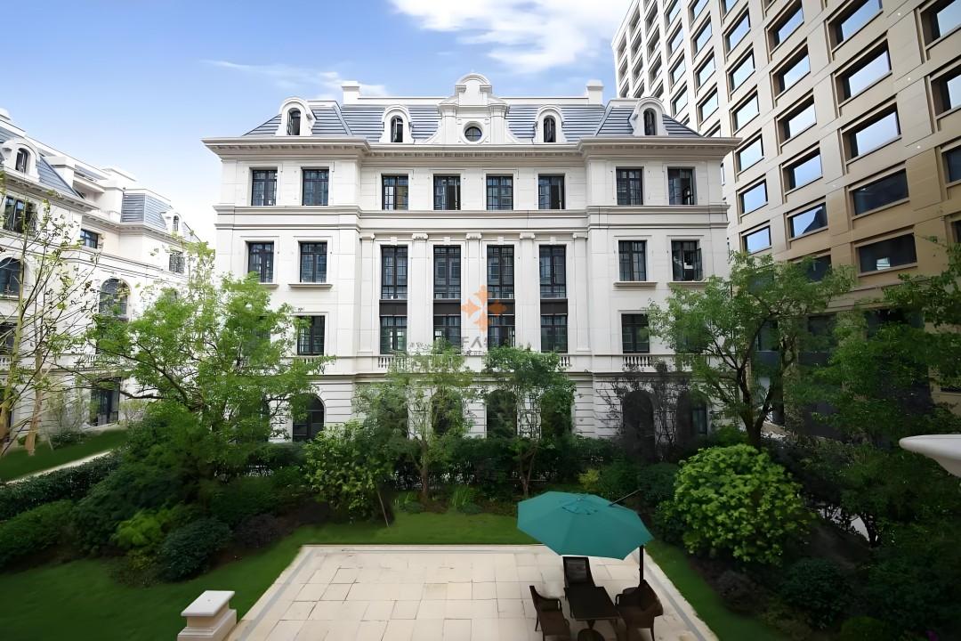 浦東 陸家嘴金融街區(qū) 350平米 簡(jiǎn)裝